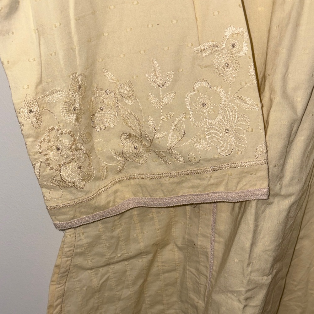 J. Pret Elegant Gold Embroidered Kurta Small 10 - Picture 3 of 6